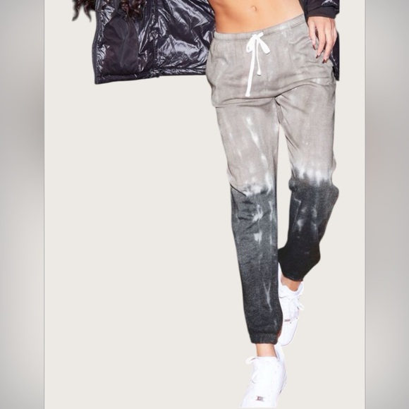 Garage 80’ Black Tonal Dip Dye Joggera - Picture 4 of 16